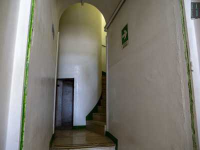 Ma � ora arrivato il momento di salire. Attraverso un piccolo arco abbiamo accesso alle scale a chiocciola che conducono alla cima
